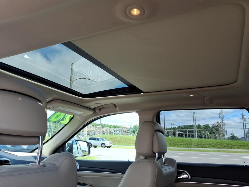 Used 2020 Jeep Grand Cherokee Limited w/ Luxury Group II RWD image 18