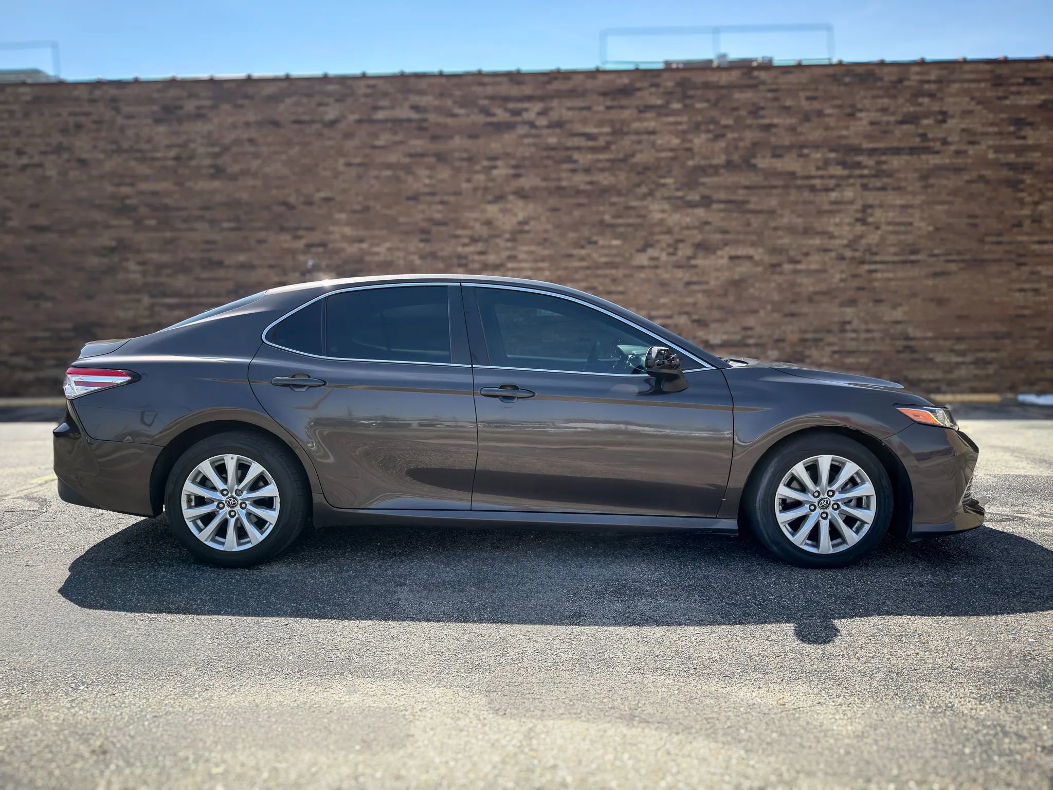 Used 2018 Toyota Camry LE image 8