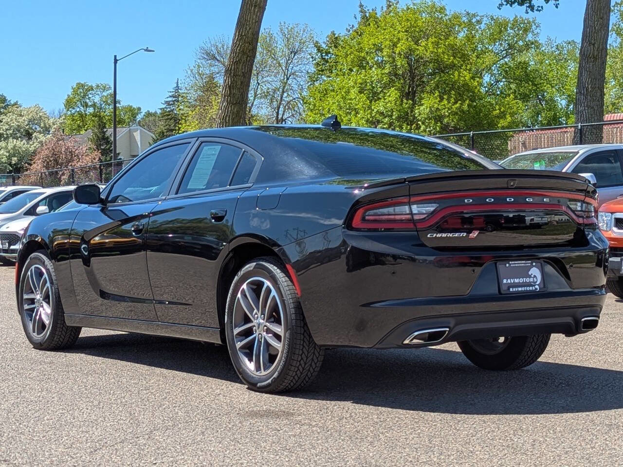 Used 2019 Dodge Charger SXT AWD/4WD image 9