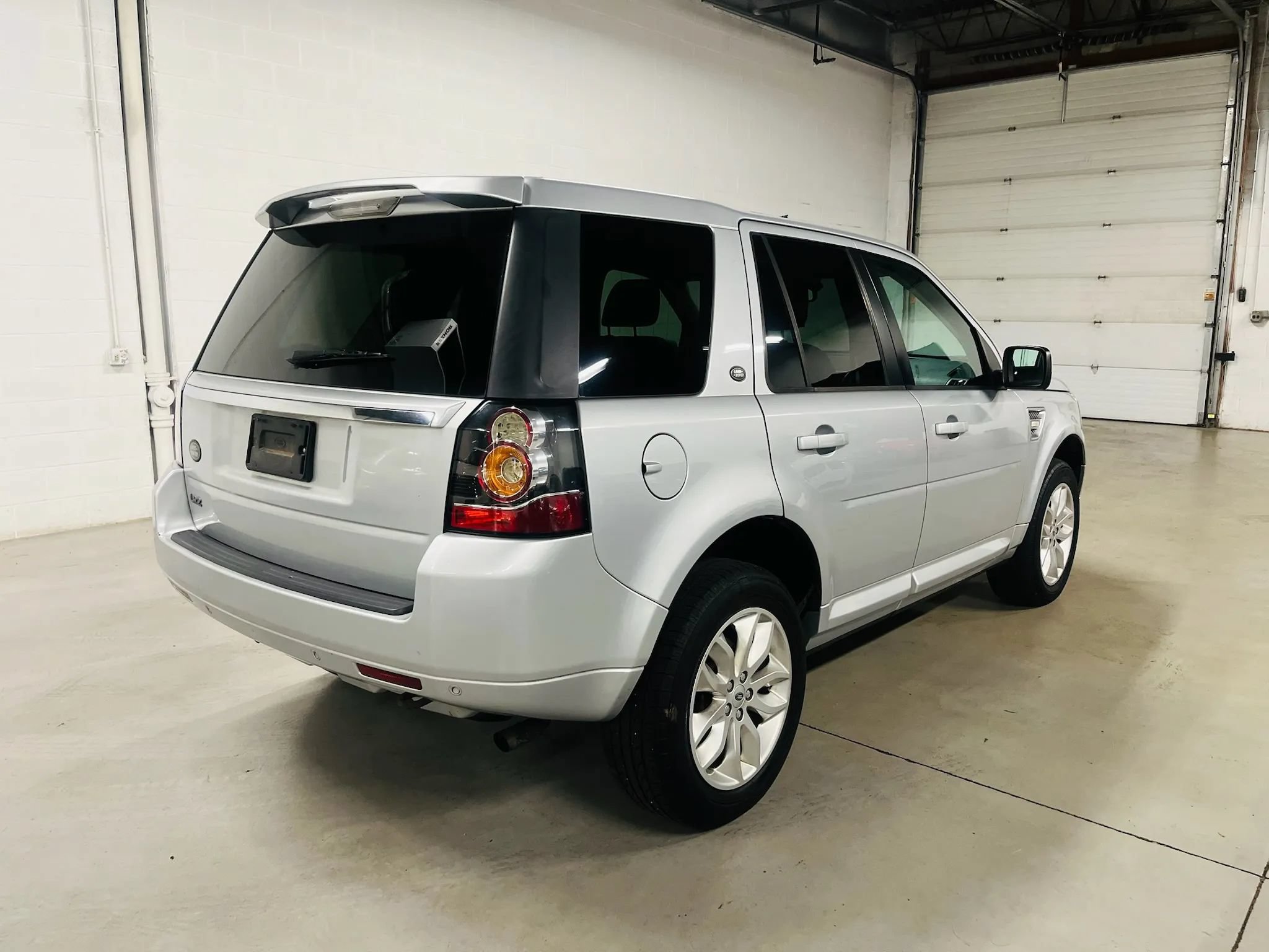 Used 2013 Land Rover LR2 HSE AWD/4WD image 8