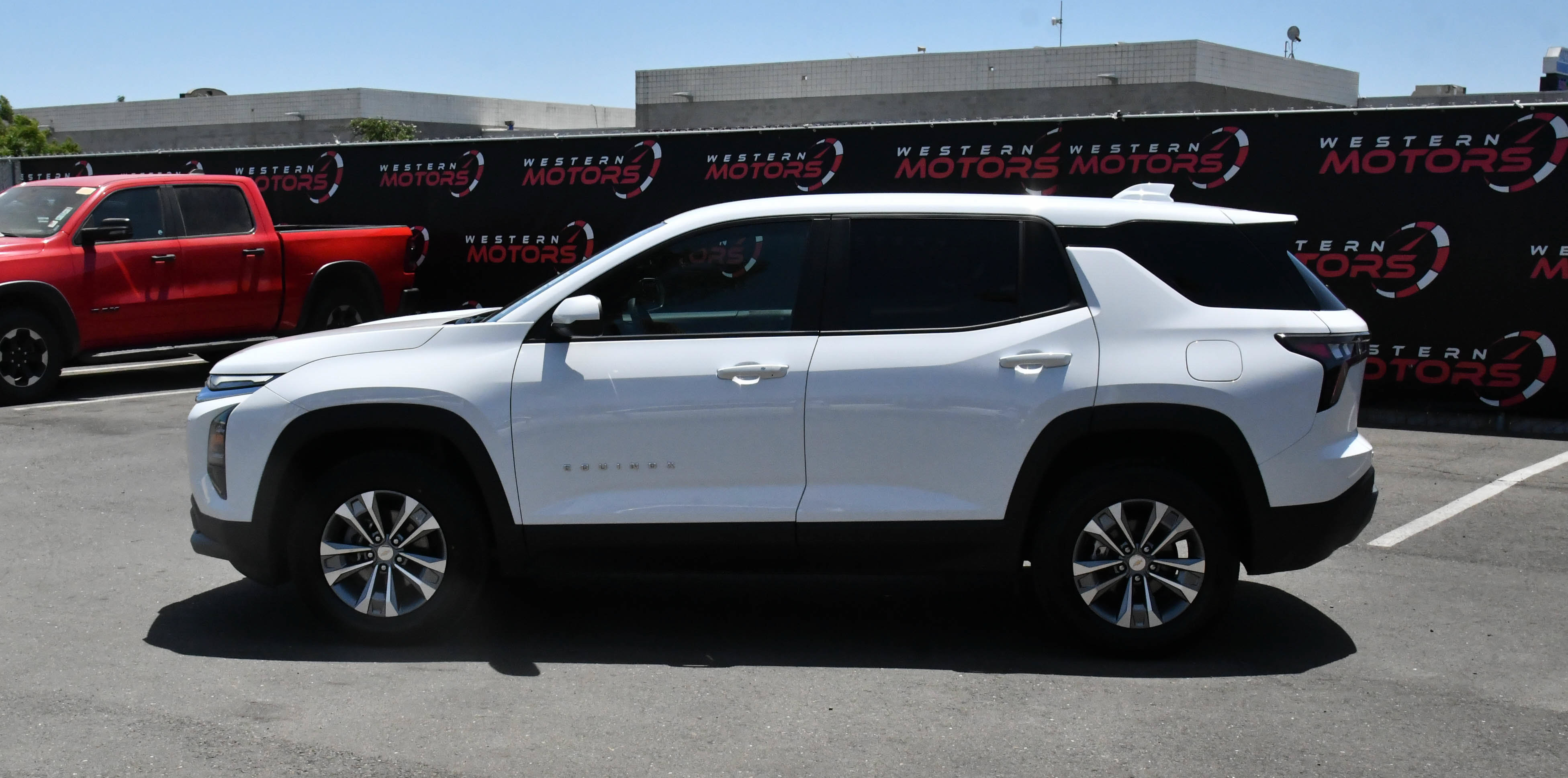 Used 2025 Chevrolet Equinox LT FWD image 4