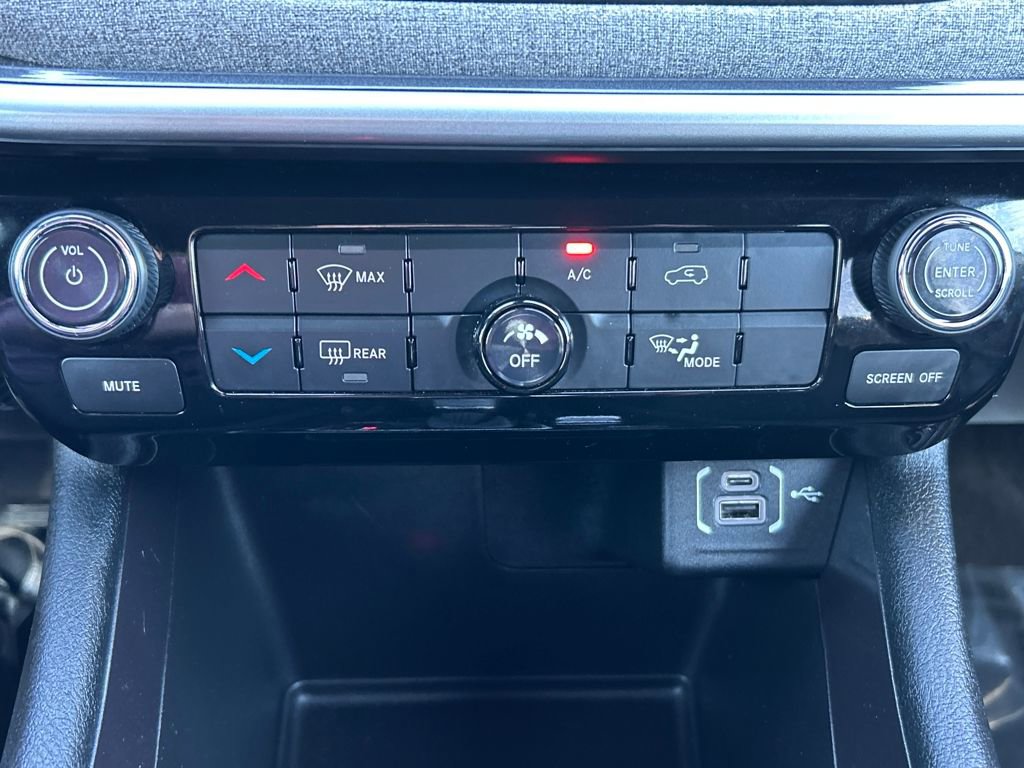 Used 2024 Jeep Compass Latitude image 14