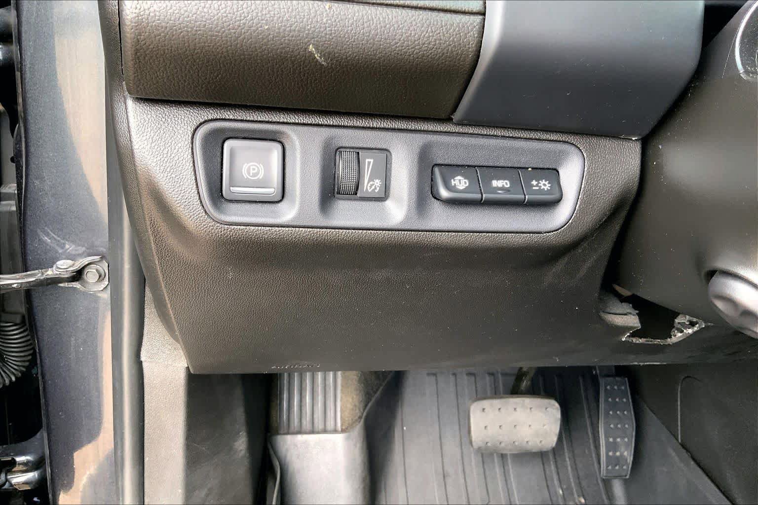 Used 2022 GMC Acadia Denali w/ Denali Technology Package FWD image 30