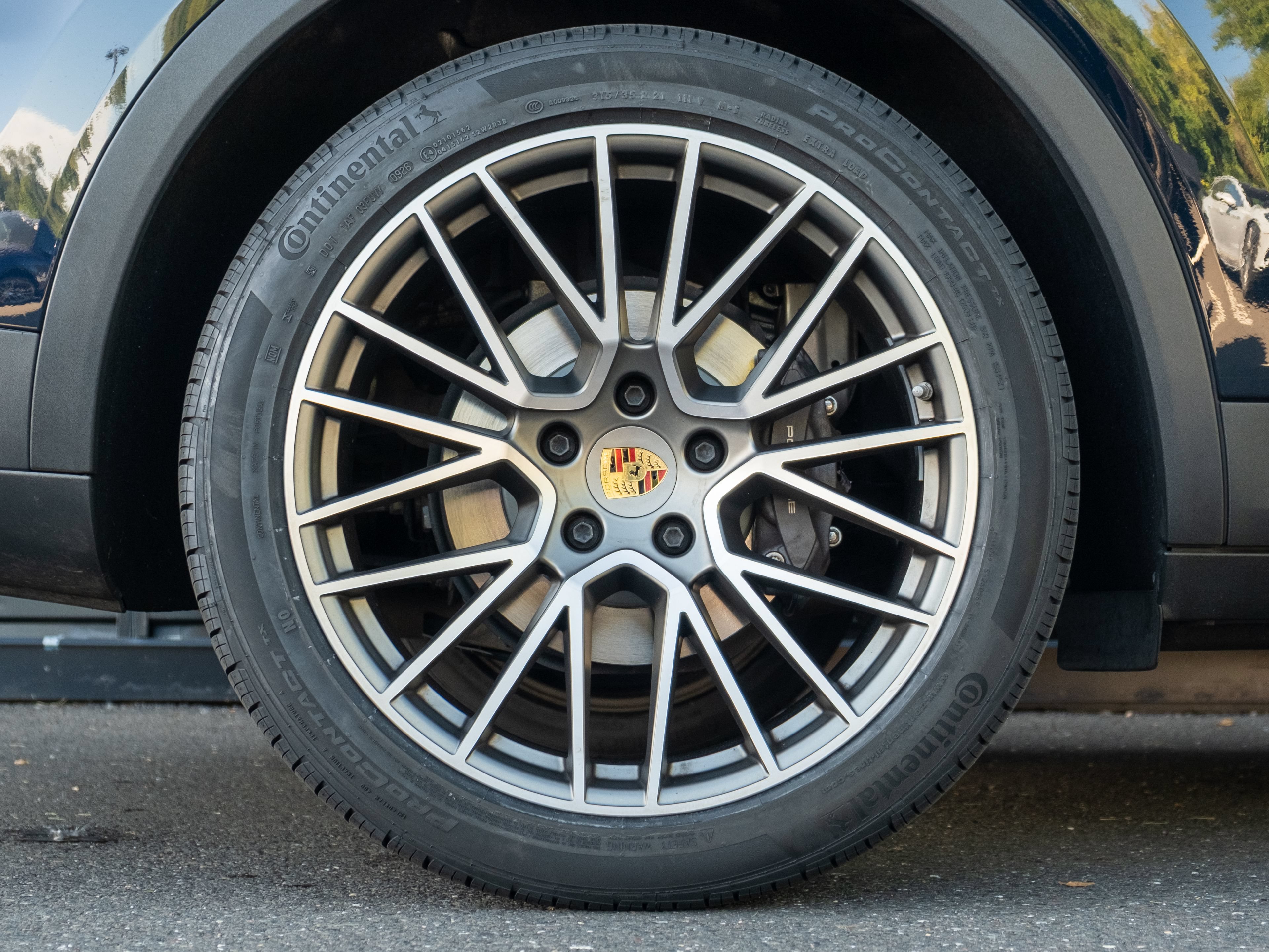Certified 2023 Porsche Cayenne AWD/4WD image 14