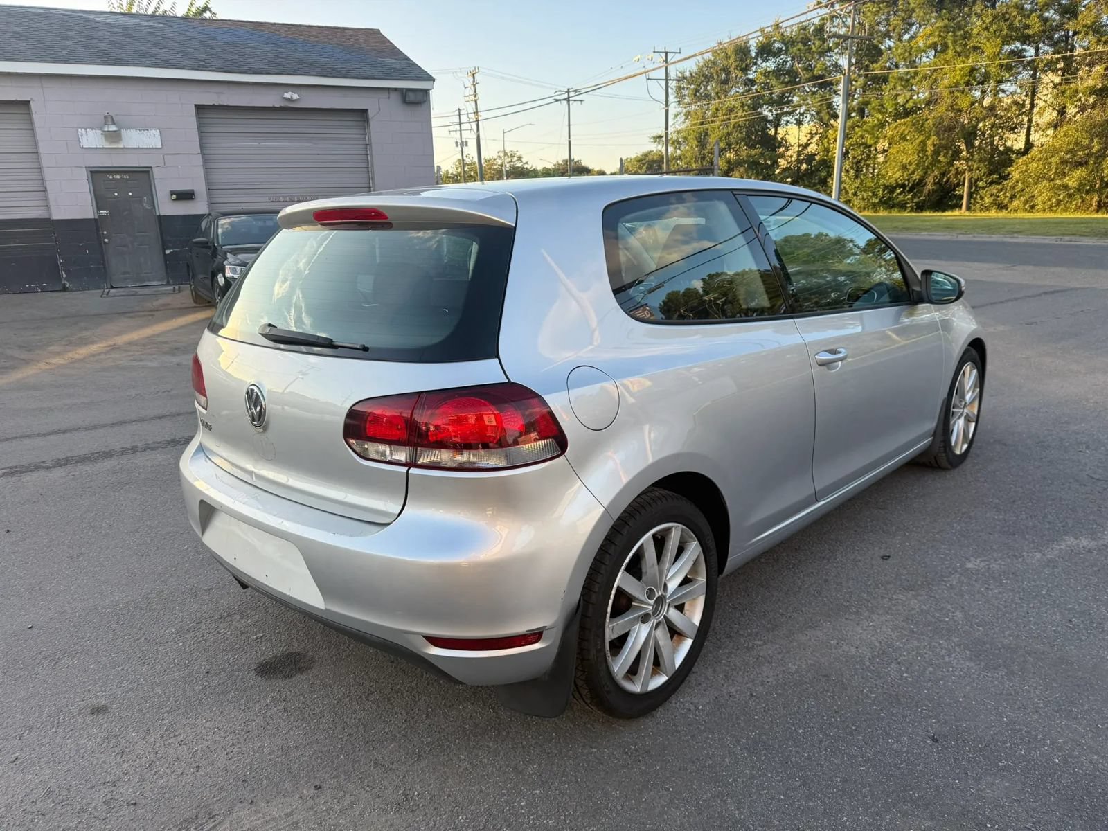 Used 2012 Volkswagen Golf 2-Door FWD image 4