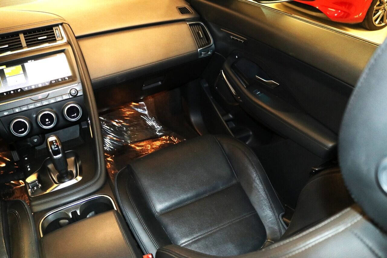 Used 2020 Jaguar E-PACE SE image 18