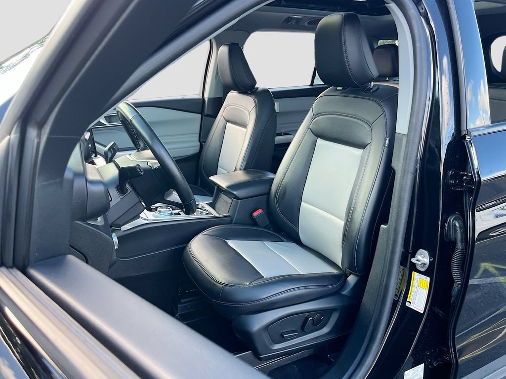Used 2022 Ford Explorer XLT w/ Equipment Group 202A AWD/4WD image 20