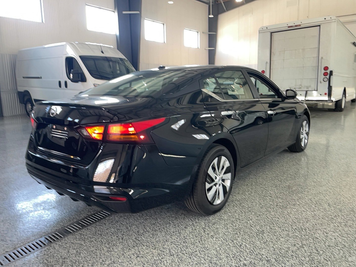 Used 2025 Nissan Altima 2.5 S FWD image 14