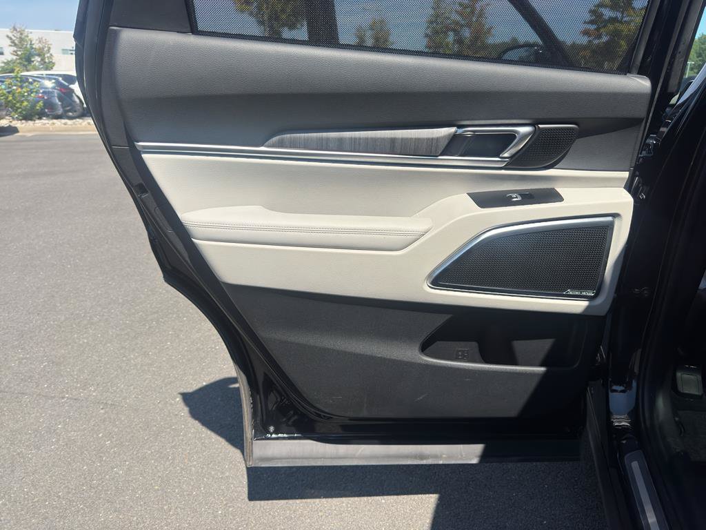 Used 2024 Kia Telluride SX w/ Towing Package FWD image 29