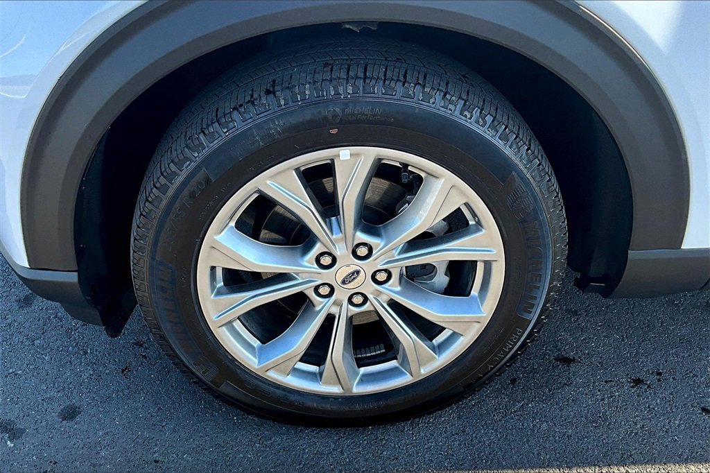 Used 2024 Ford Explorer Limited image 9