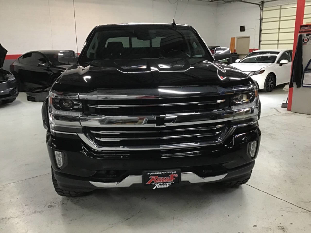Used 2017 Chevrolet Silverado 1500 High Country AWD/4WD image 2