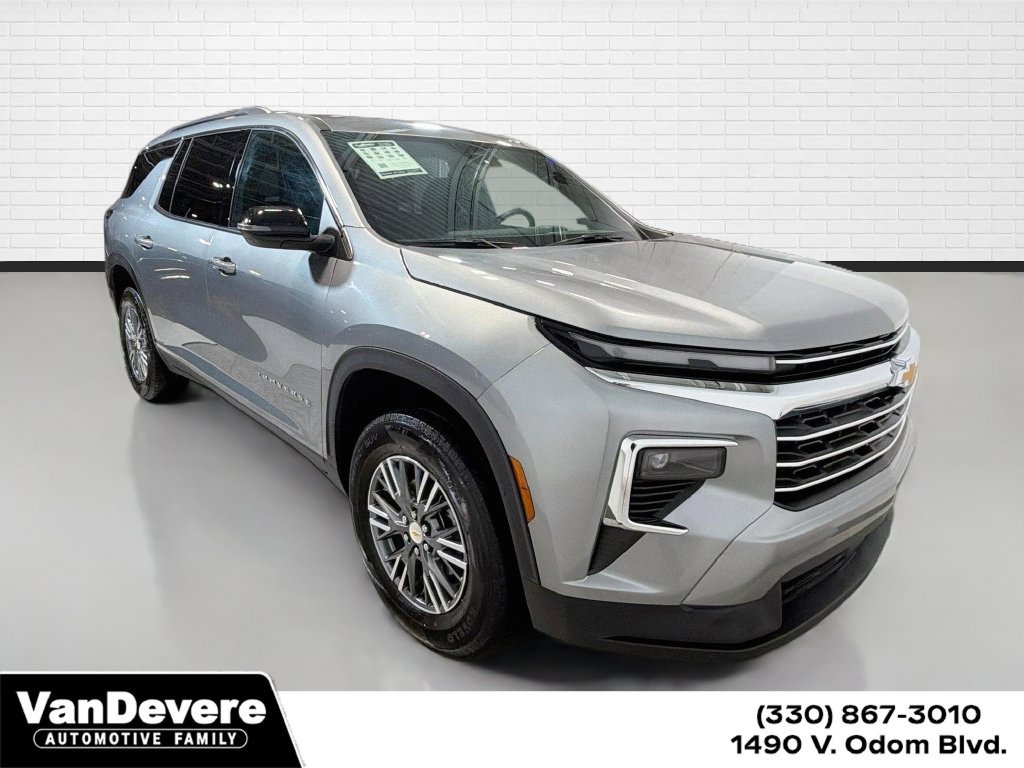Used 2025 Chevrolet Traverse LT