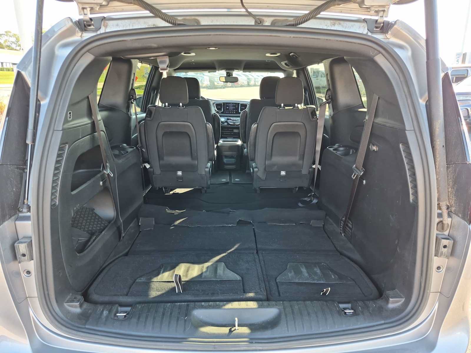 Used 2019 Chrysler Pacifica Touring Plus w/ S Appearance Package FWD image 32