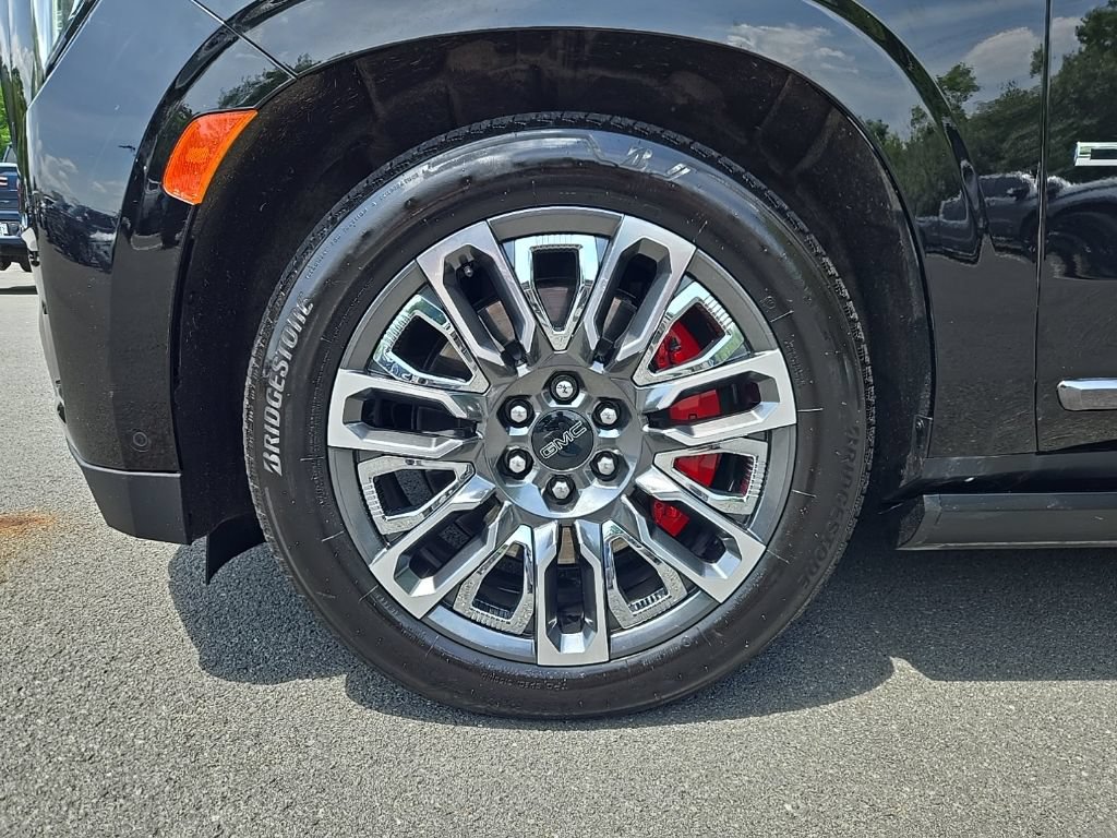 Used 2023 GMC Yukon Denali Ultimate w/ LPO, Floor Liner Package AWD/4WD image 9