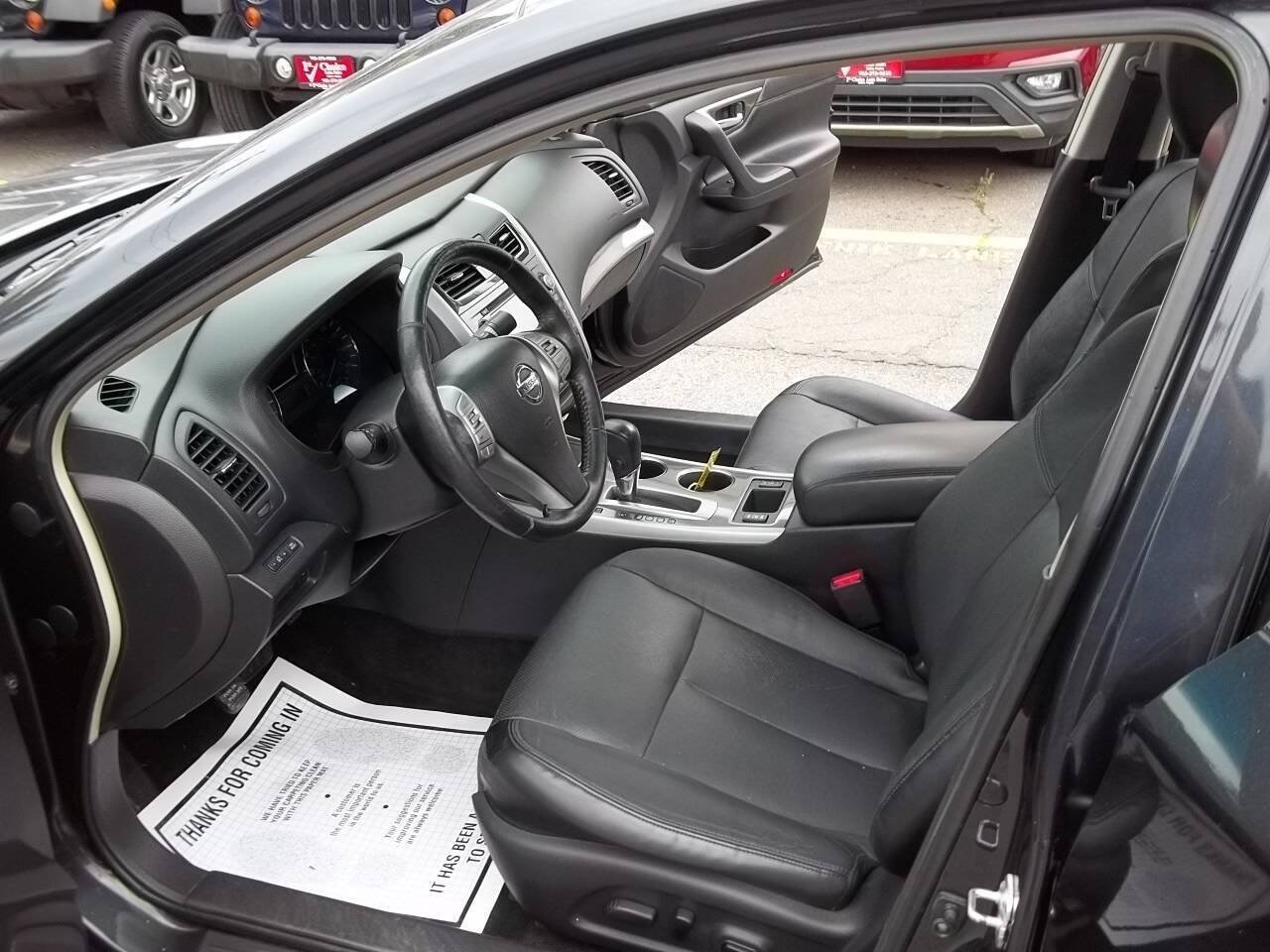 Used 2013 Nissan Altima 2.5 SL w/ Technology Pkg FWD image 7