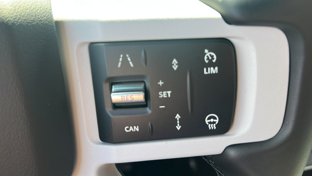Used 2026 Land Rover Defender 110 X-Dynamic SE AWD/4WD image 32