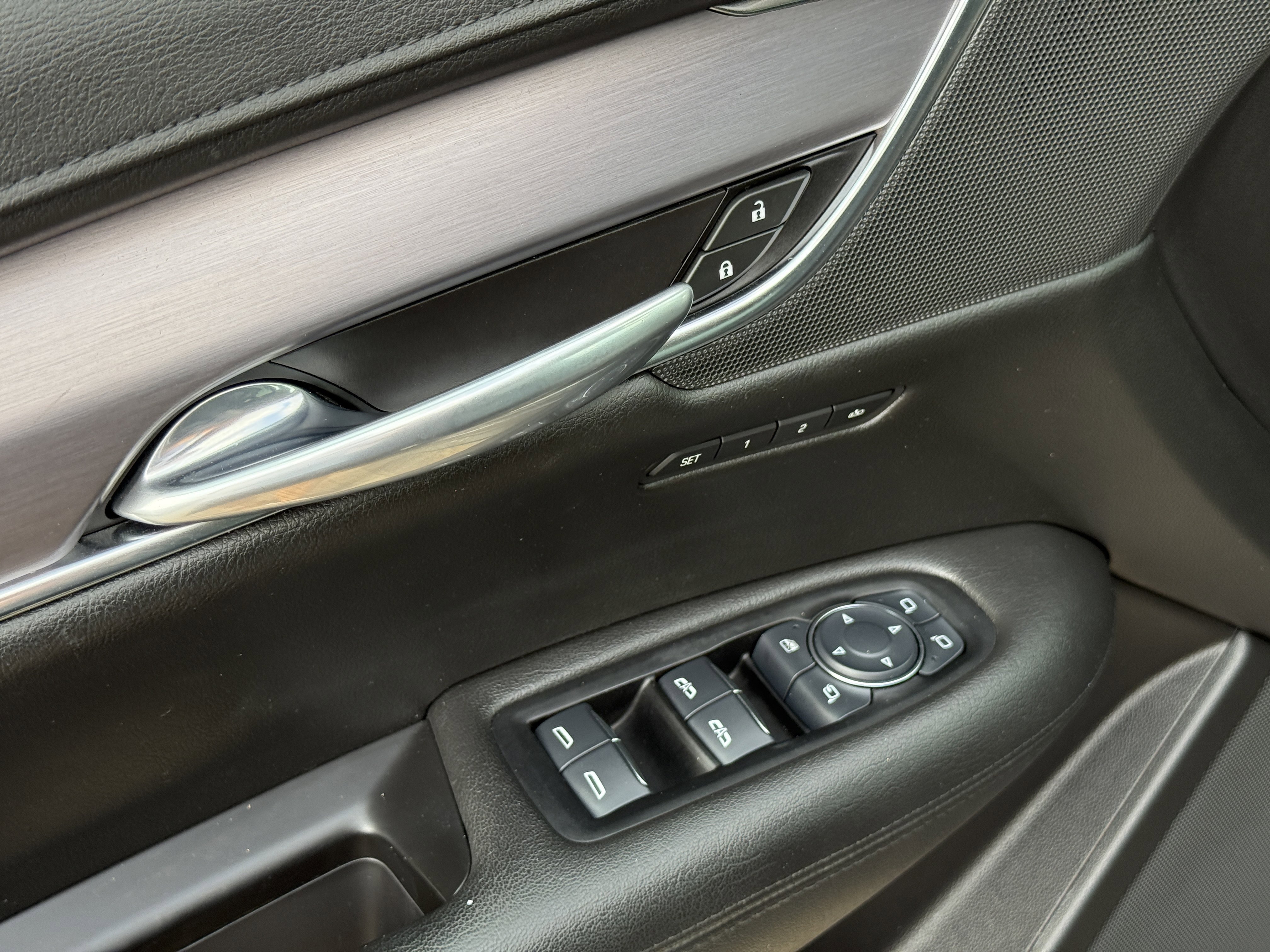 Used 2017 Cadillac XT5 Luxury w/ Driver Awareness Package FWD image 24