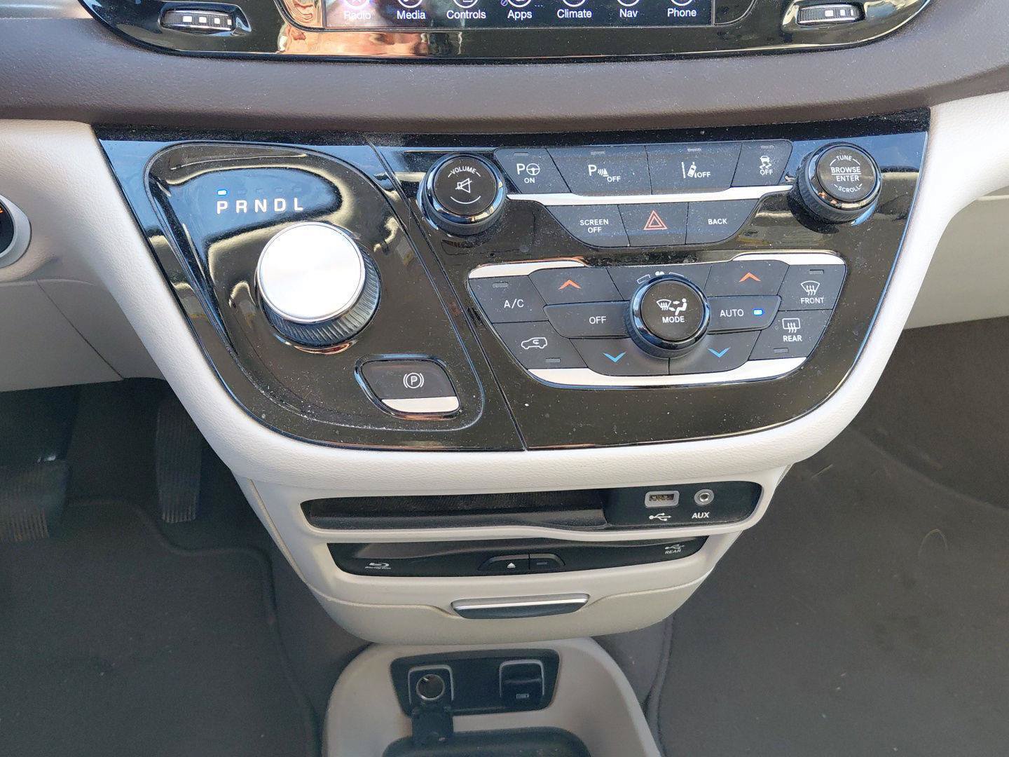 Used 2017 Chrysler Pacifica Touring-L Plus w/ Advanced Safetytec Group FWD image 29