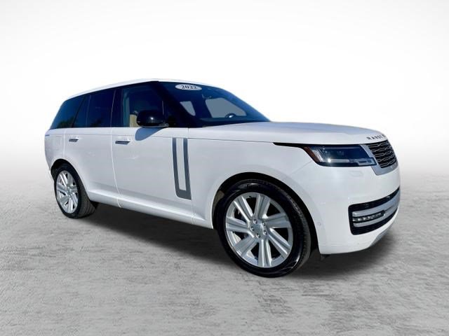 Used 2022 Land Rover Range Rover SE image 3