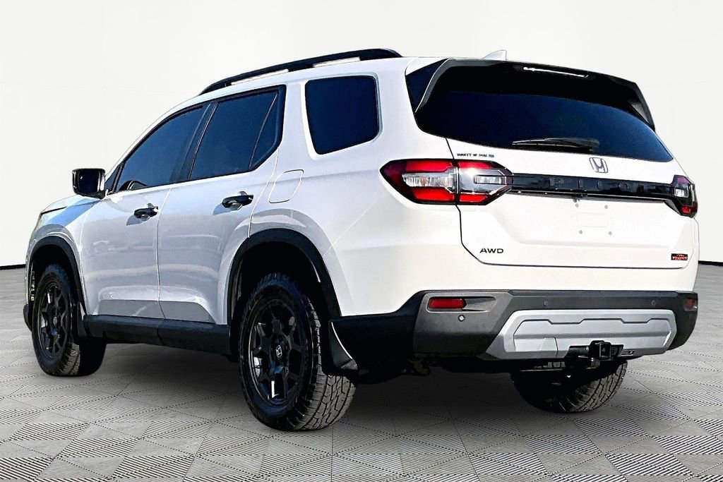 Certified 2025 Honda Pilot TrailSport image 4