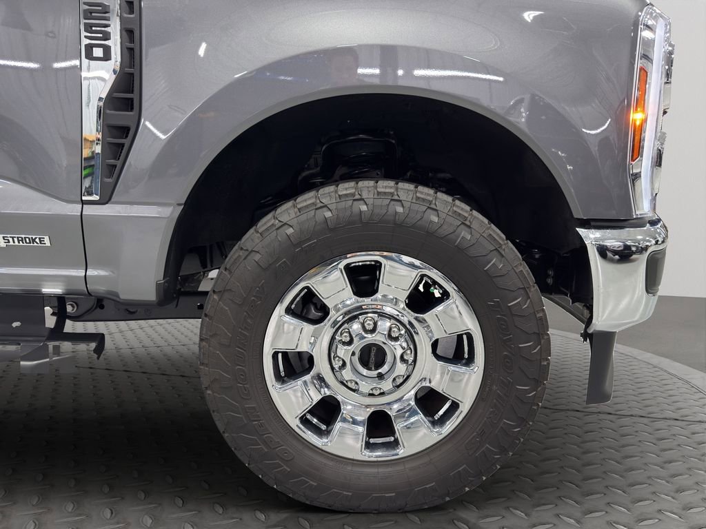 Used 2025 Ford F250 Lariat w/ Chrome Package image 13