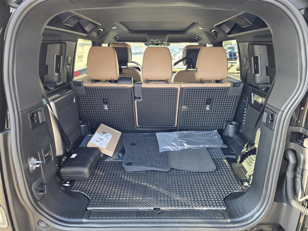 New 2026 Land Rover Defender 110 X-Dynamic SE image 15