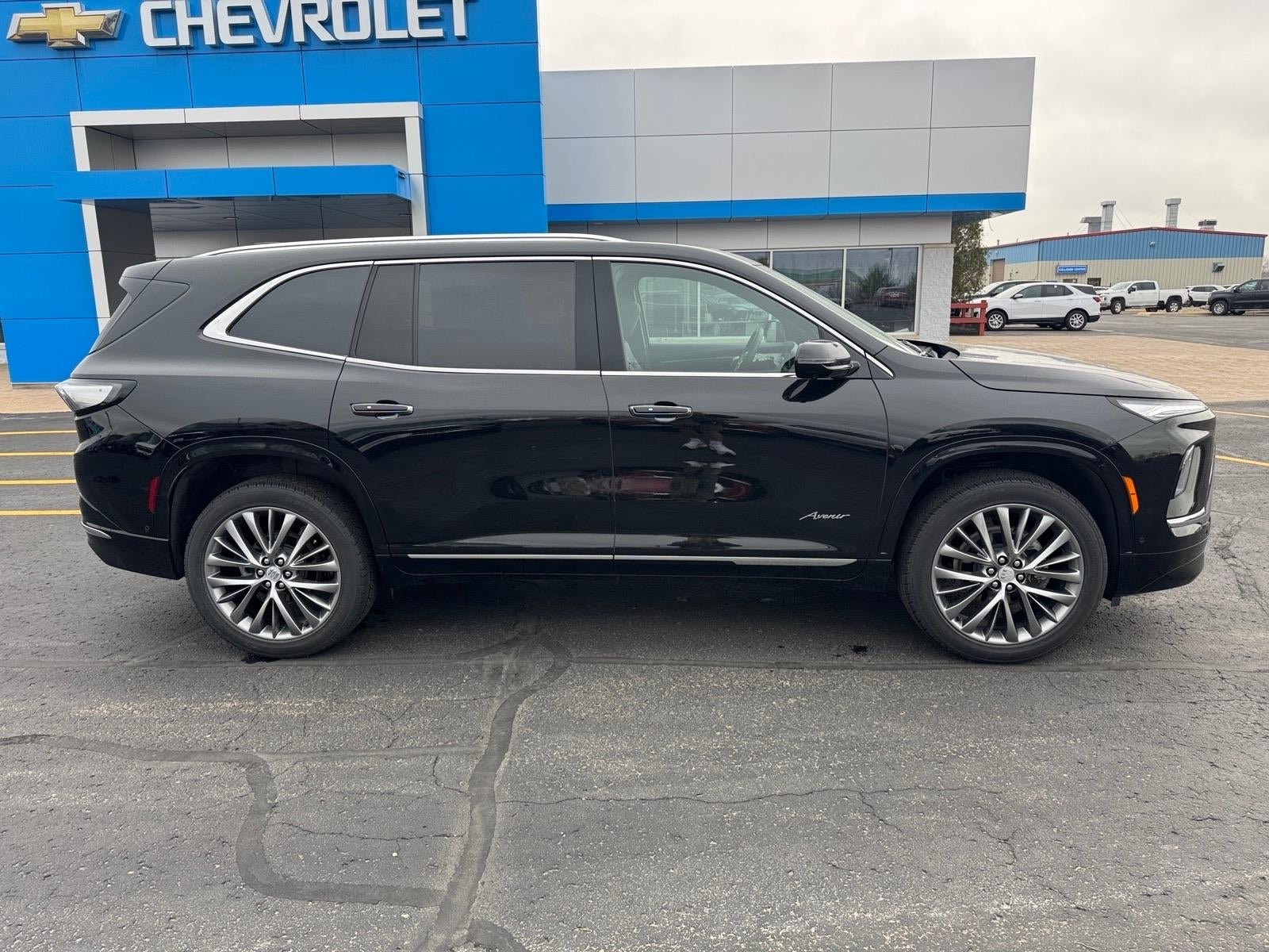 Used 2025 Buick Enclave Avenir w/ Super Cruise Package AWD/4WD image 2