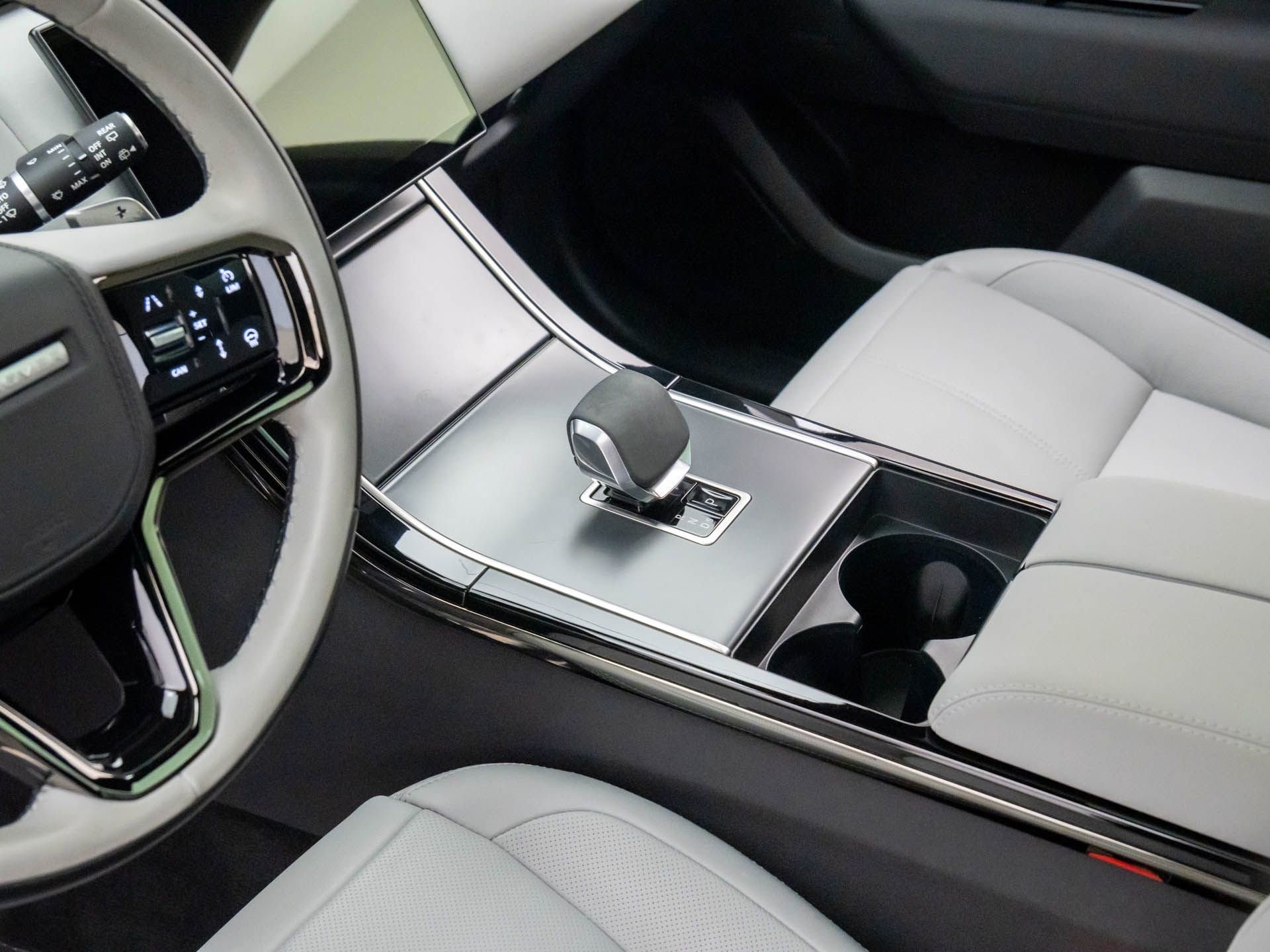 Used 2024 Land Rover Range Rover Velar Dynamic SE image 11