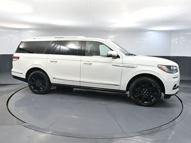Used 2023 Lincoln Navigator L Reserve w/ Equipment Group 201A image 4