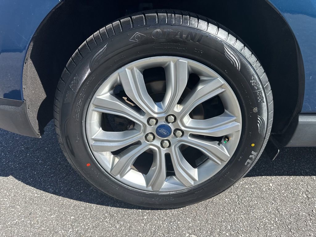 Used 2020 Ford Edge Titanium w/ Equipment Group 301A image 9