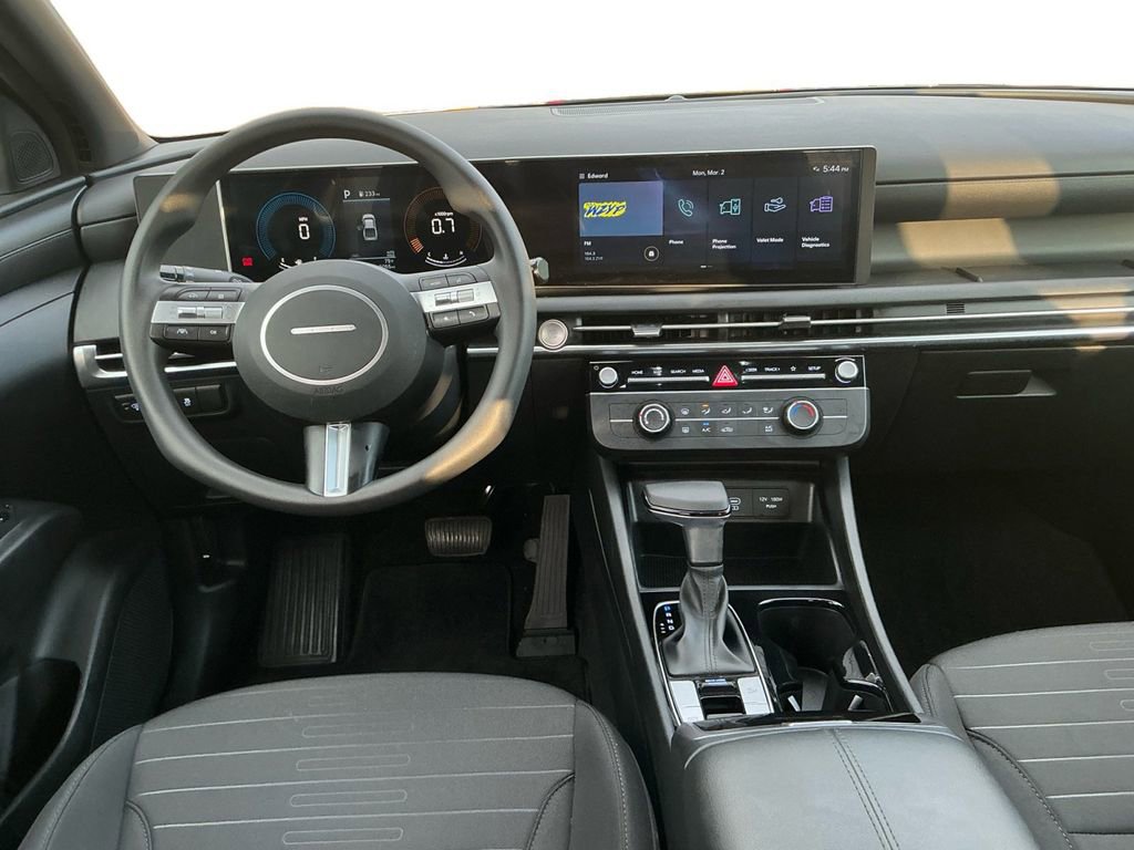 Used 2025 Hyundai Santa Cruz SE image 17