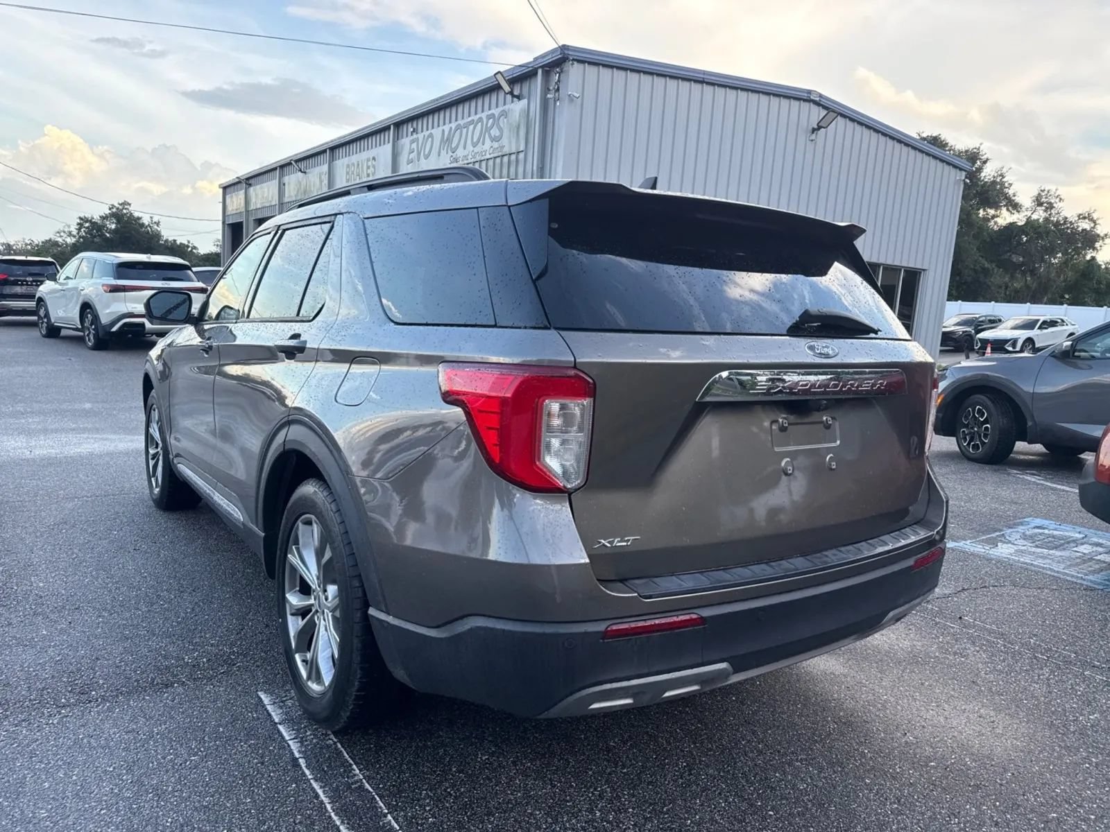 Used 2021 Ford Explorer XLT w/ Equipment Group 202A RWD image 11