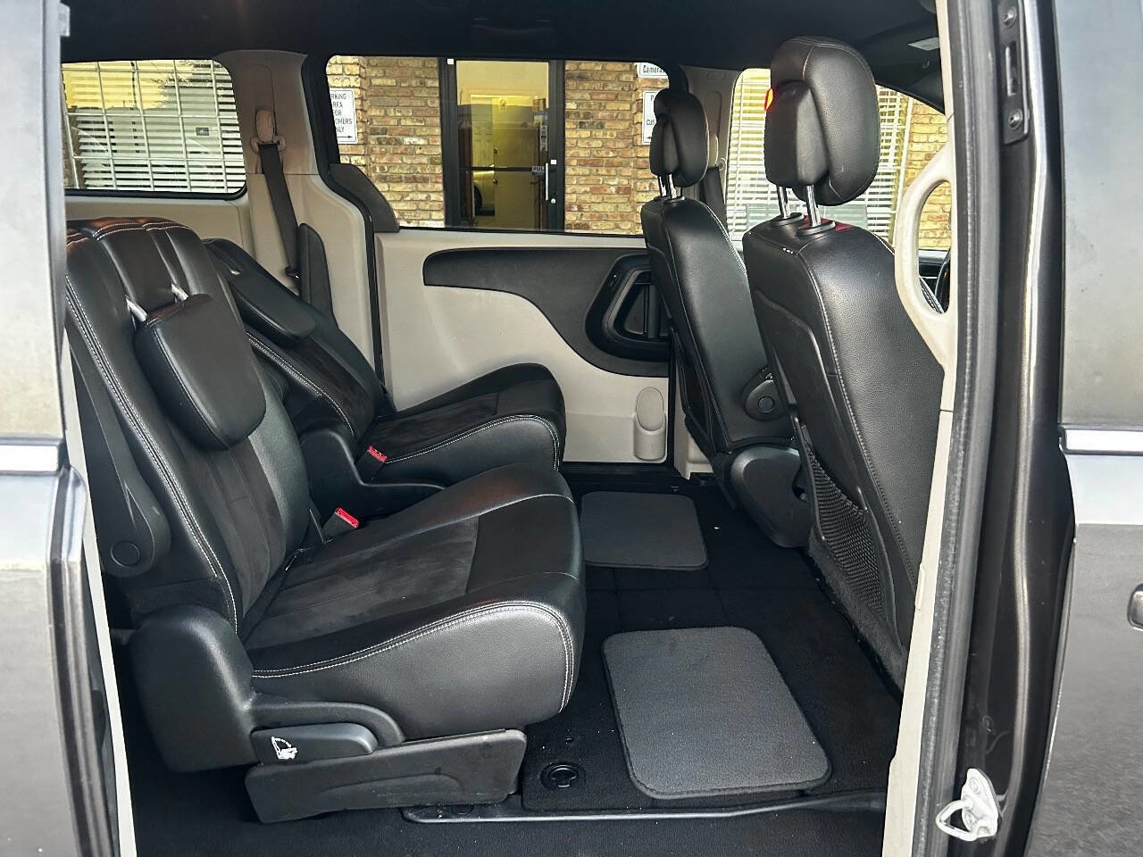 Used 2020 Dodge Grand Caravan SXT image 13