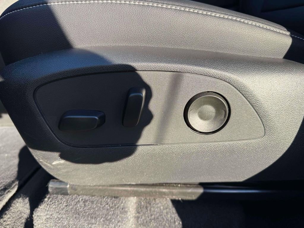 Used 2026 Chevrolet Traverse LT AWD/4WD image 14