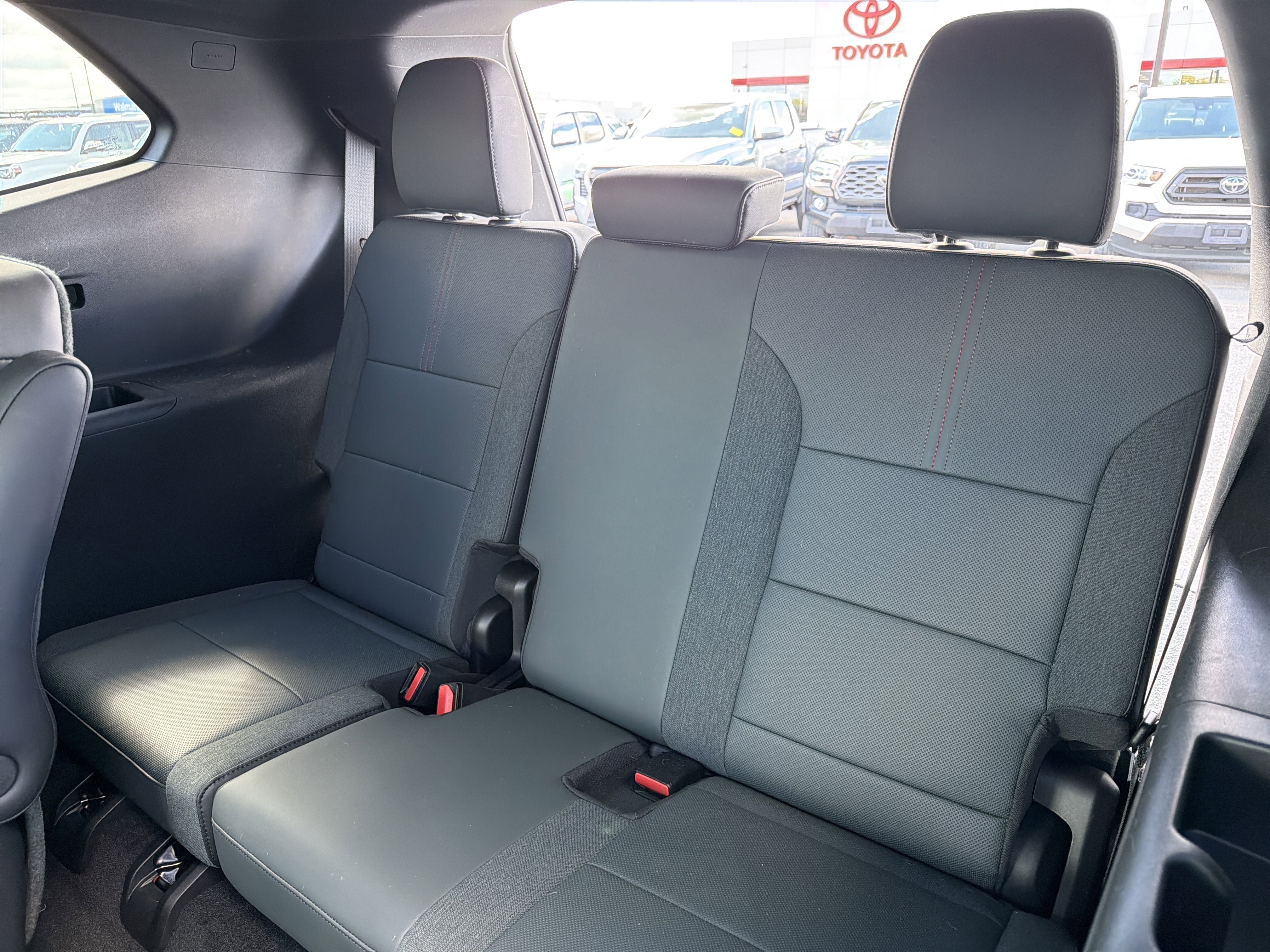 Used 2025 GMC Acadia AT4 AWD/4WD image 26