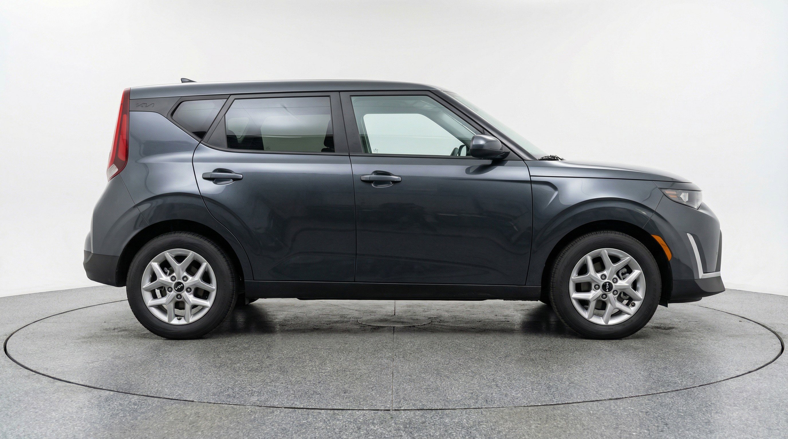 Used 2025 Kia Soul LX w/ LX Technology Package FWD image 11