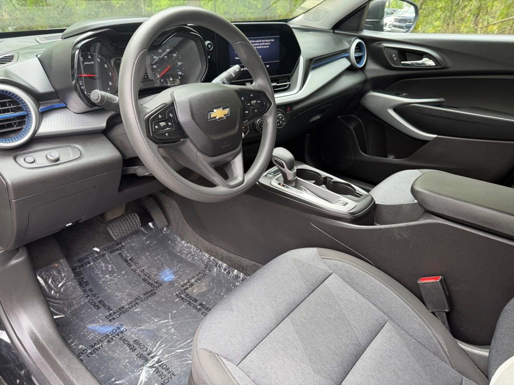 Used 2024 Chevrolet Trax LS image 19