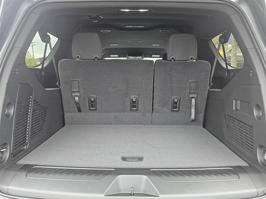 New 2026 Chevrolet Suburban LS image 17