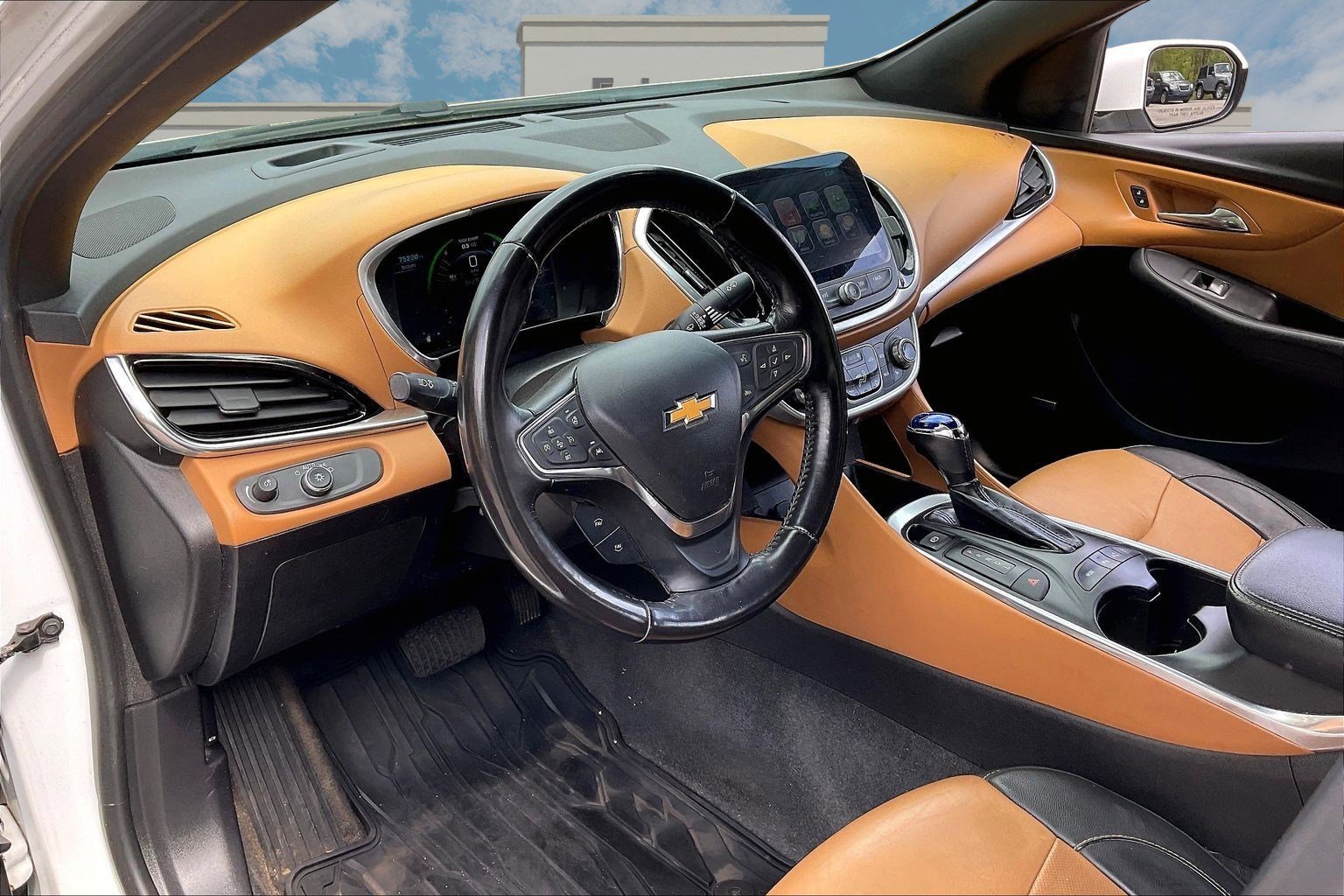 Used 2018 Chevrolet Volt Premier w/ Driver Confidence Package FWD image 13