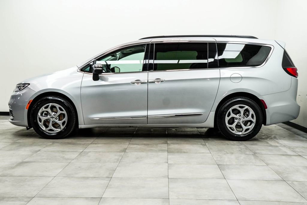 Used 2023 Chrysler Pacifica Limited FWD image 8