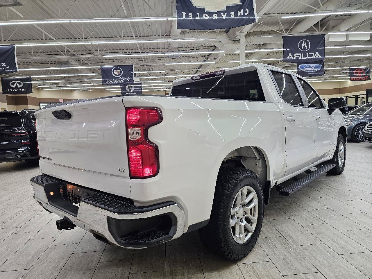 Used 2023 Chevrolet Silverado 1500 LT w/ Z71 Off-Road Package AWD/4WD image 6