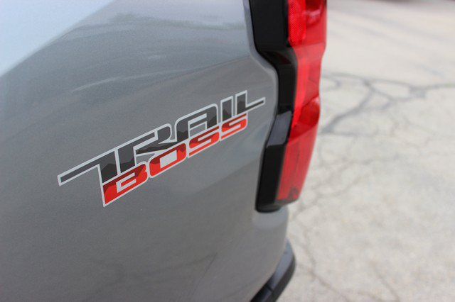 Used 2025 Chevrolet Colorado Trail Boss AWD/4WD image 5