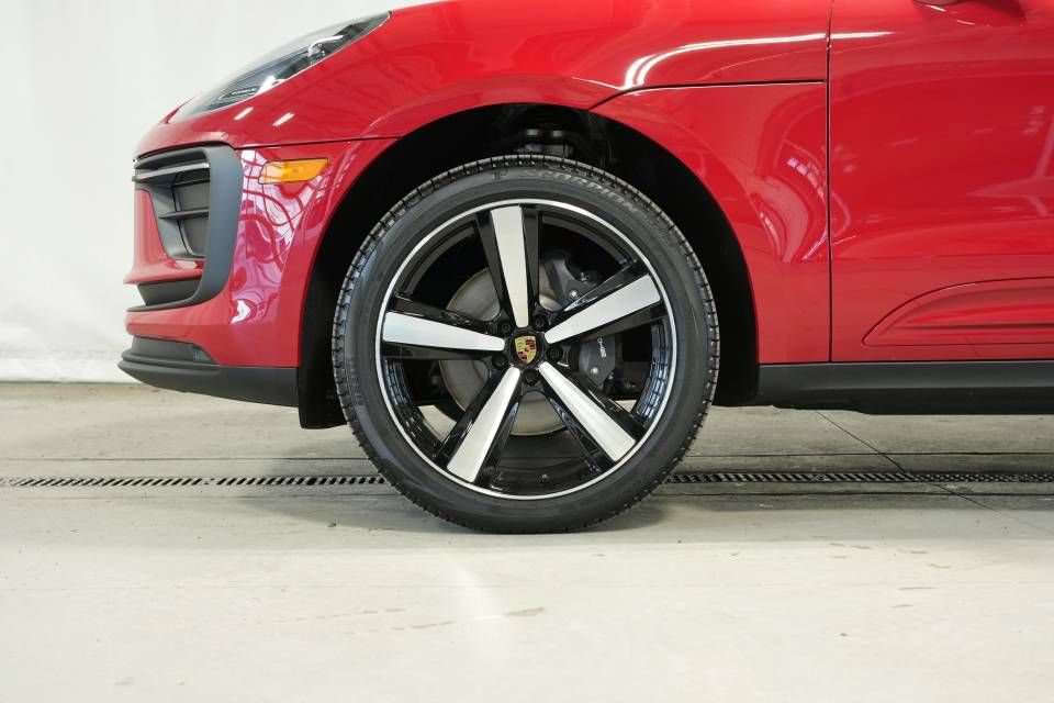Certified 2026 Porsche Macan AWD/4WD image 44