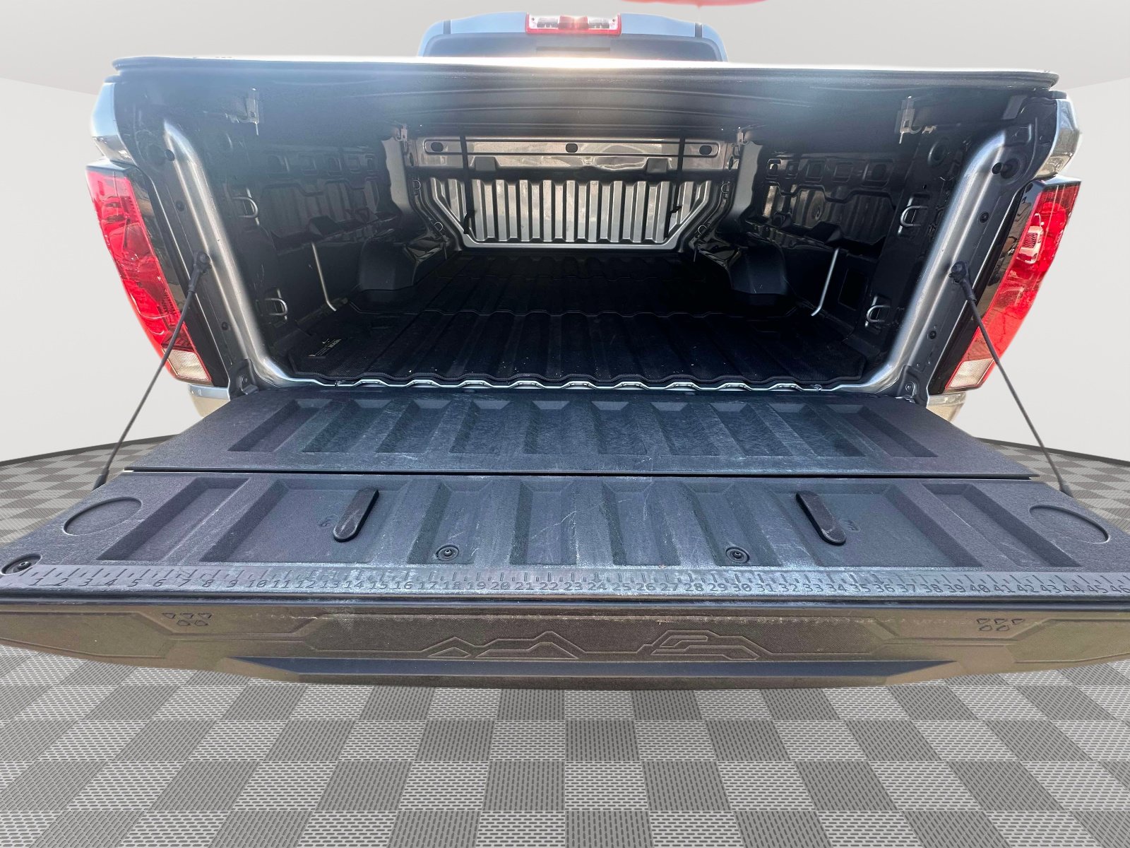 Used 2024 Chevrolet Colorado Trail Boss w/ Technology Package image 33