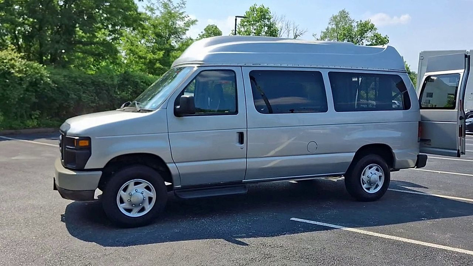 Used 2011 Ford E-350 and Econoline 350 XL w/ PWR Windows & Locks Group RWD image 6