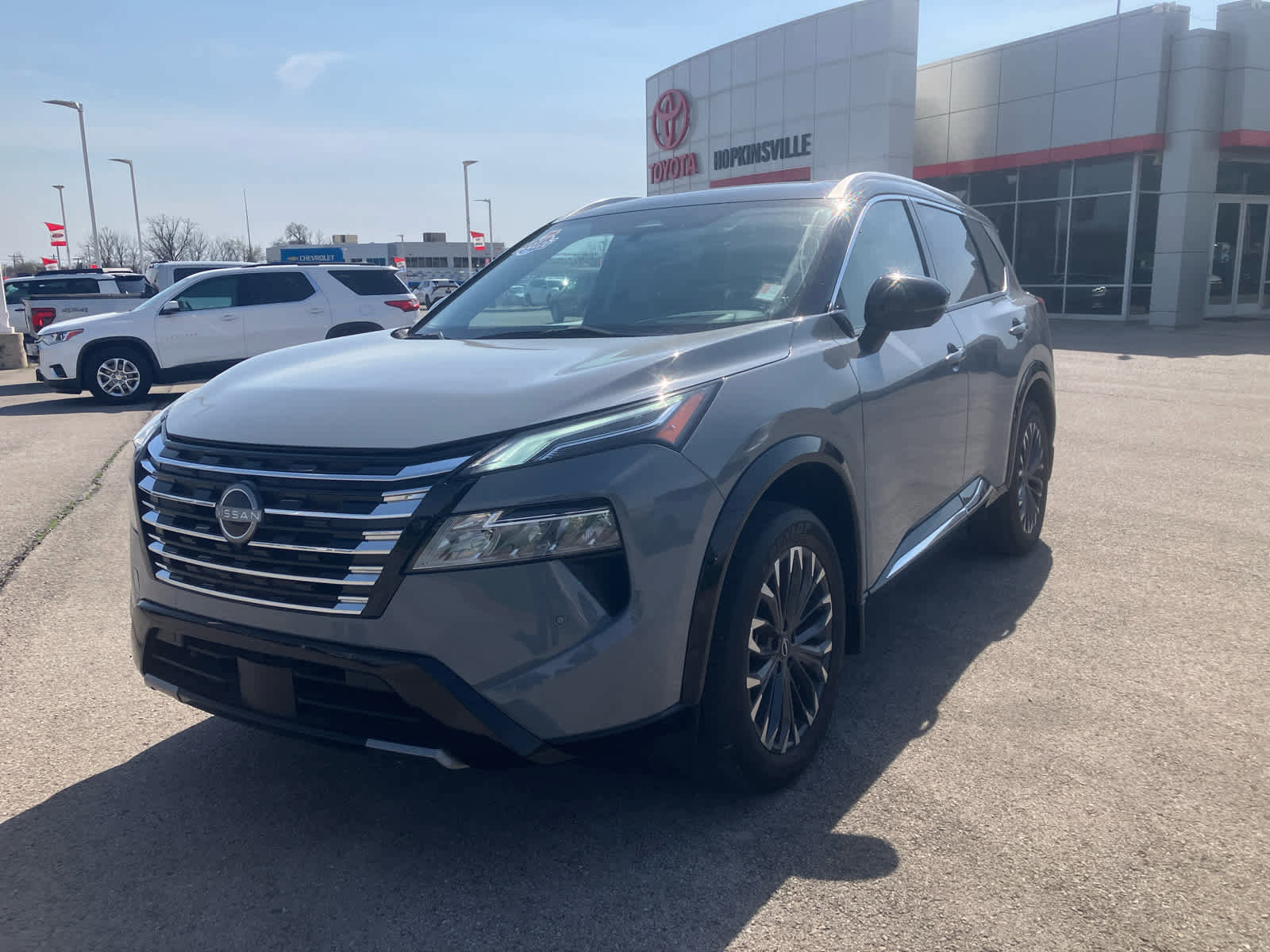 Used 2024 Nissan Rogue Platinum w/ Platinum Premium Package image 3