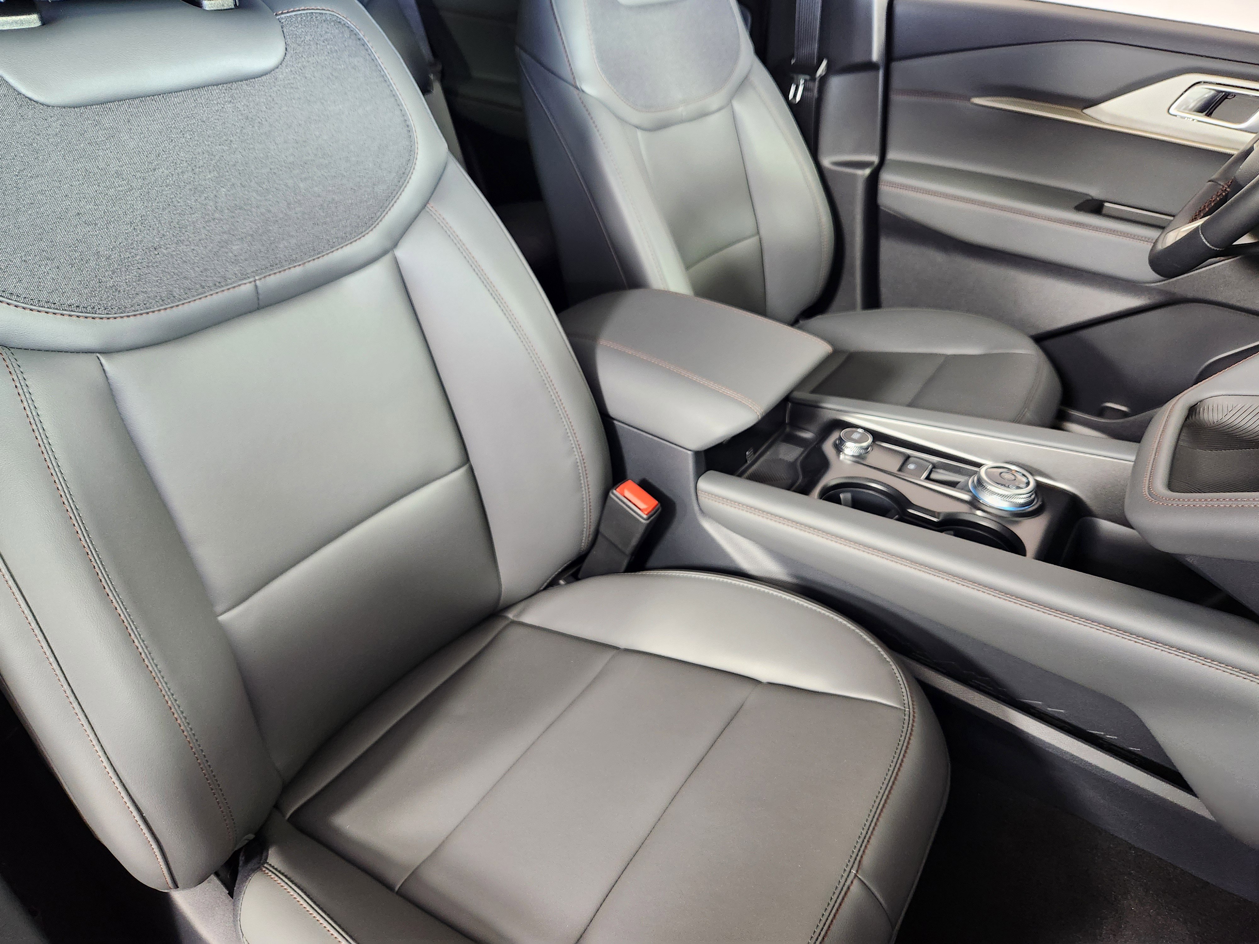 New 2026 Ford Explorer Active w/ Active Comfort Package image 10