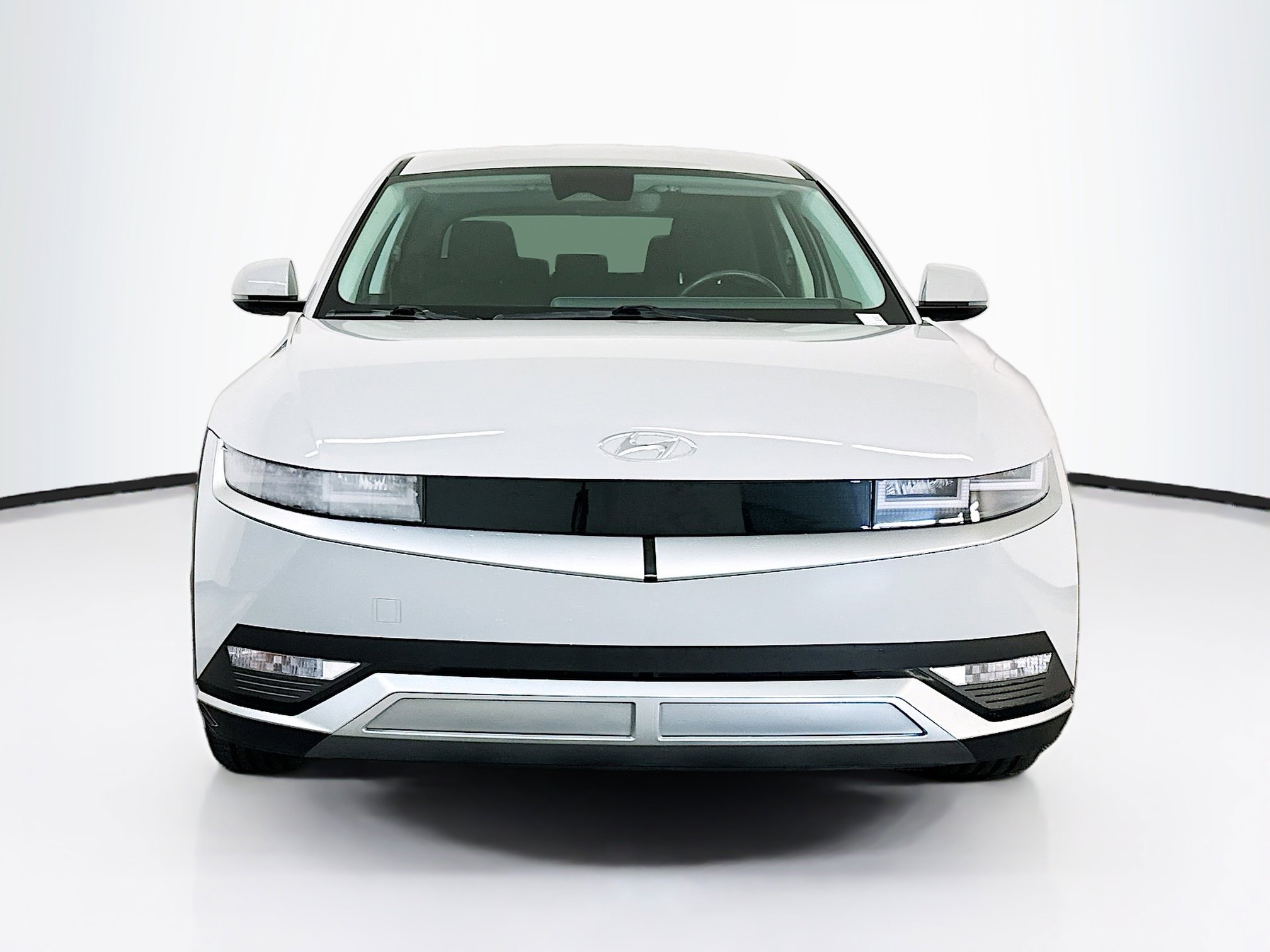 Used 2024 Hyundai Ioniq 5 SE image 2