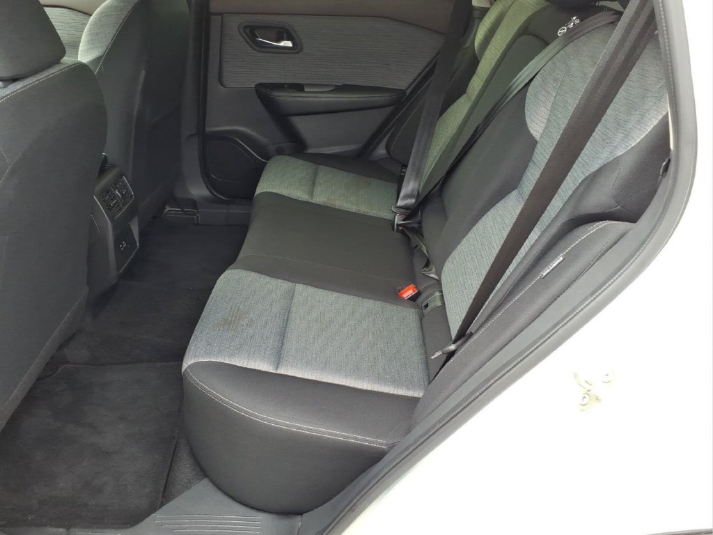 Used 2023 Nissan Rogue SV FWD image 14