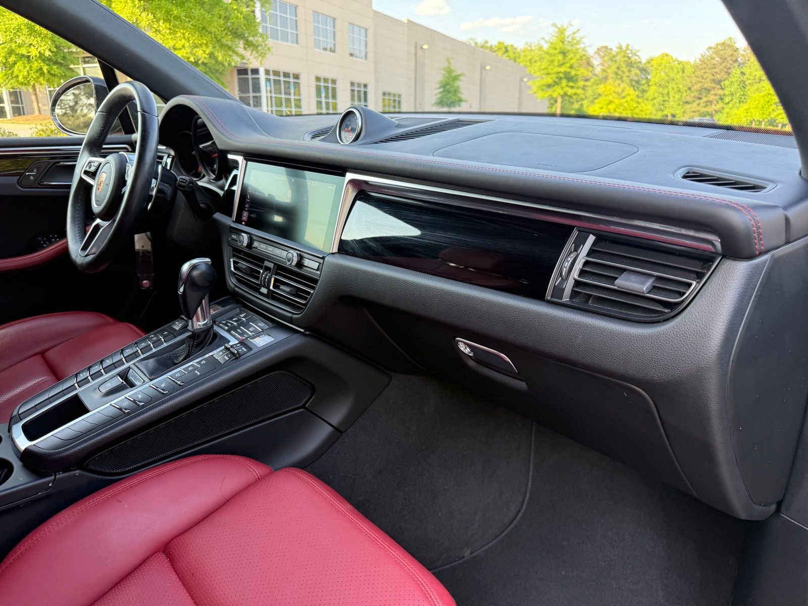 Used 2019 Porsche Macan AWD/4WD image 26